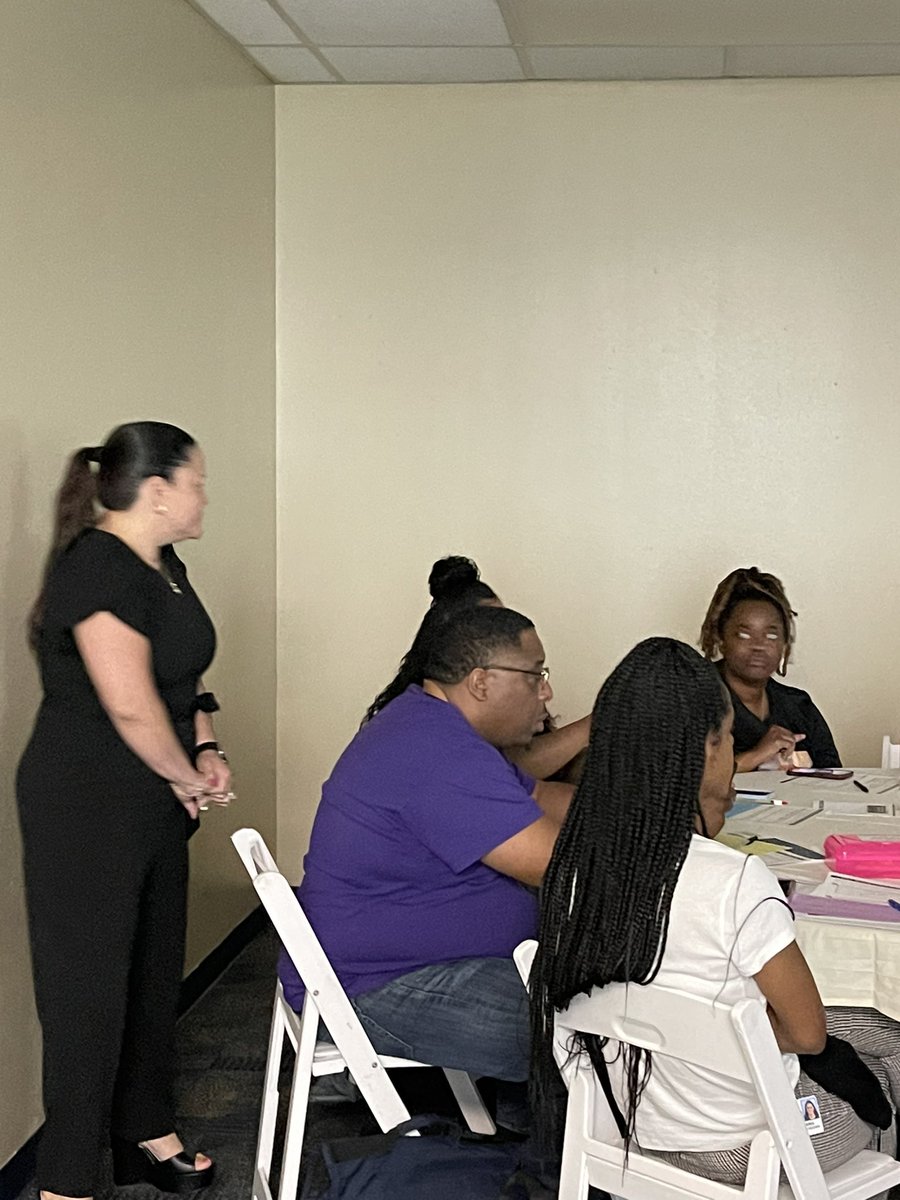 DanaPattersonML's tweet photo. @ByromJocelin & @Gisele_Rosas1 connecting ππ£οΈππ #LSRW & #MultipleResponseStrategies with #EmergentBilingualSupports @HISDMultiPrgms βοΈ https://t.co/cadI7UuSJQ