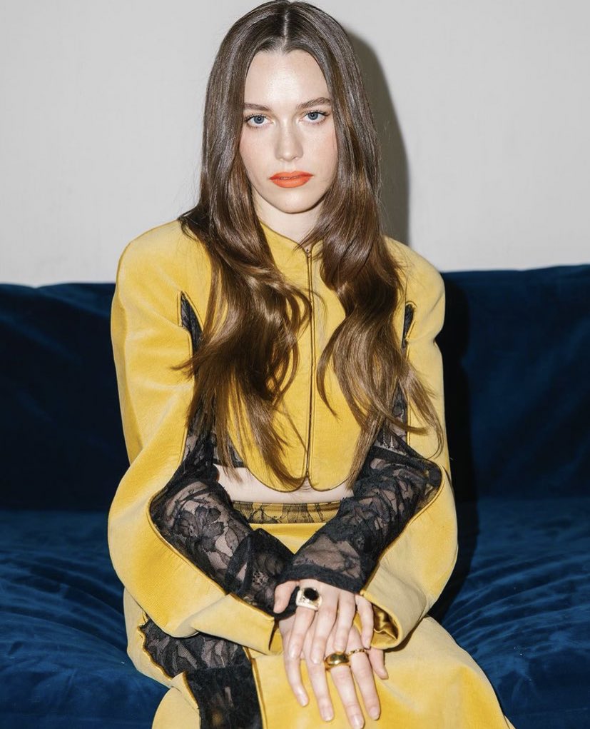 PortalVPedretti's tweet photo. ELA!
📸 | Victoria Pedretti para PIBE Magazine - novas fotos. https://t.co/Ev0bM2HTrE
