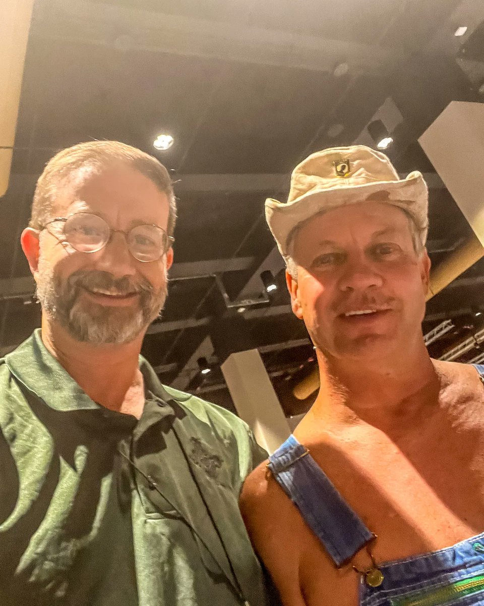 TimSmithSpirits's tweet photo. Great bumping into Master Distiller Matthew from Oxford Oaks Distillery at the North Carolina ABC Conference! 💯 

#ncabcconference #nc #northcarolina #moonshiner #masterdistiller #moonshiners #ncabc #distiller https://t.co/SguckCV48O