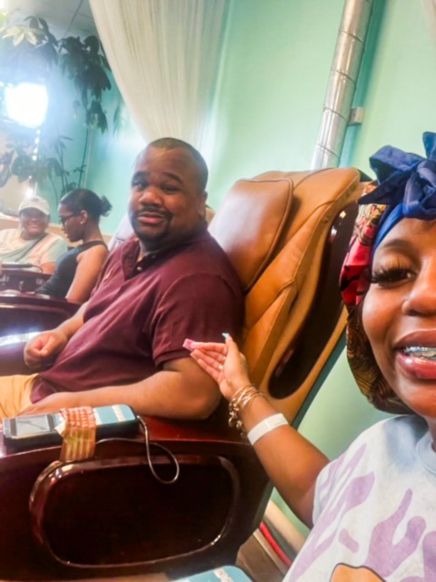 EpCenterNWO's tweet photo. Langston is having himself a spa day 🧖‍♂️❤️

Spending his weekly outing with his staff, Langston sure looks like he is enjoying himself! https://t.co/USX8v0q2yN