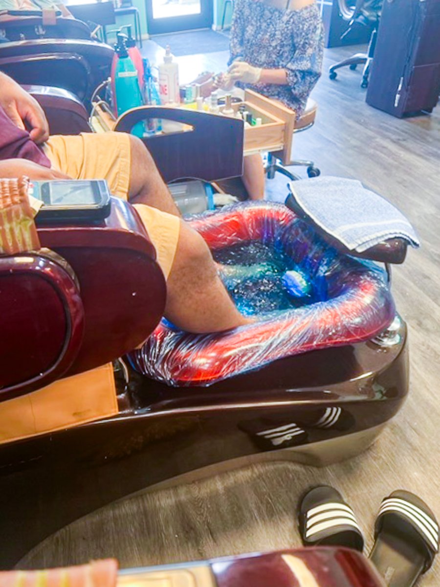 Langston is having himself a spa day 🧖‍♂️❤️

Spending his weekly outing with his staff, Langston sure looks like he is enjoying himself!