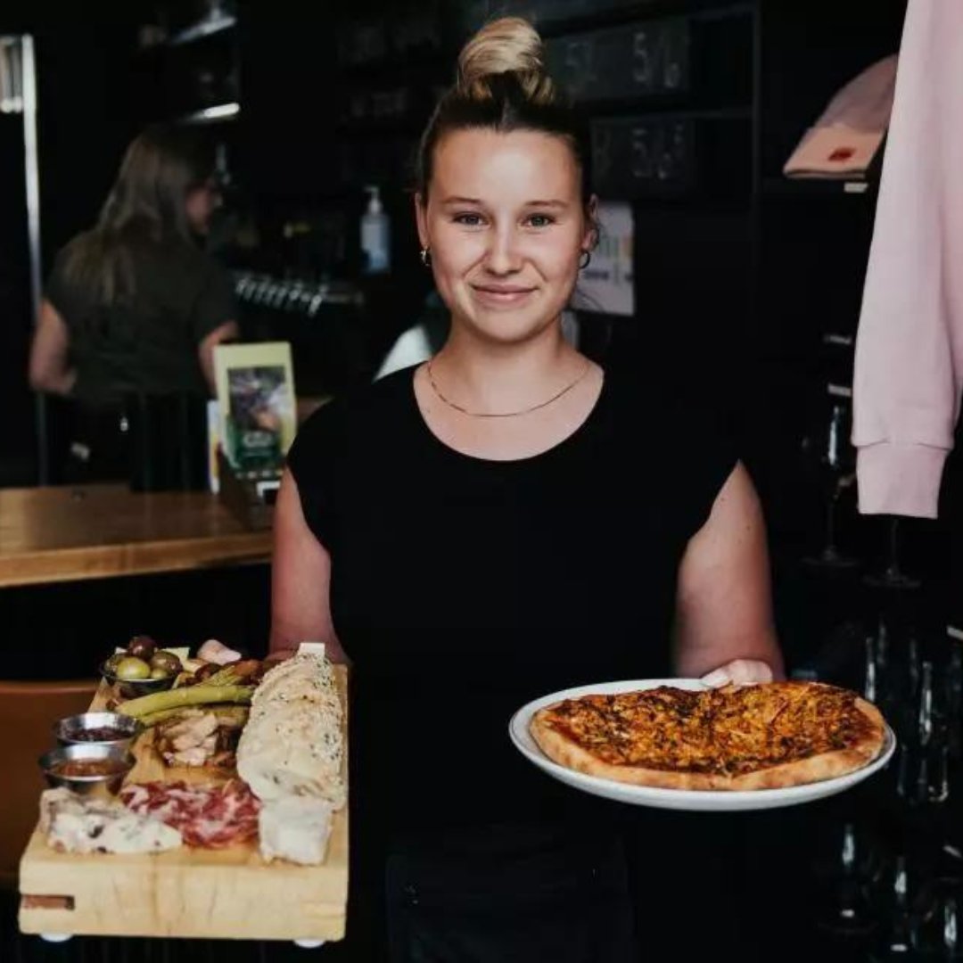 Love eating local and meeting the people behind all that delicious fare? Then you have to try these 10 gourmet stops in Portneuf! 🍺🍯🍦 #quebeccite
 
👉 bit.ly/FoodiesPortneuf