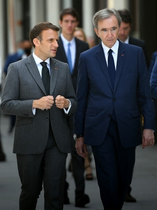MrPropagande's tweet photo. Le président de la République en discussion avec Emmanuel Macron https://t.co/imPg51ZwEd