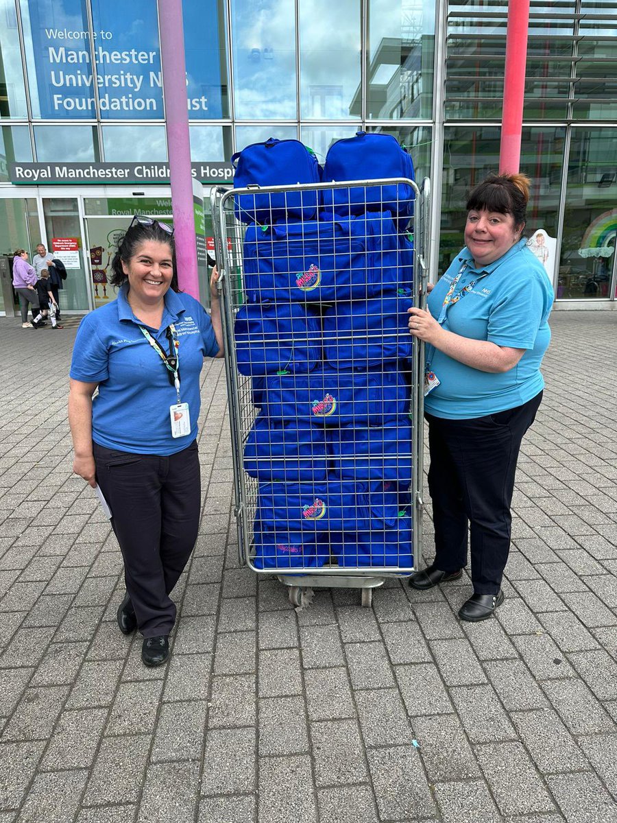 Millys_Smiles's tweet photo. 20 Milly Bags were delivered to @RMCH_Ward86 this morning.  I wish there was no need for our bags, but whilst we can’t change the fact that children are diagnosed with cancer every day, we can let families know that we care and try and make a small difference in Milly’s name. https://t.co/pYnZHm7EBV