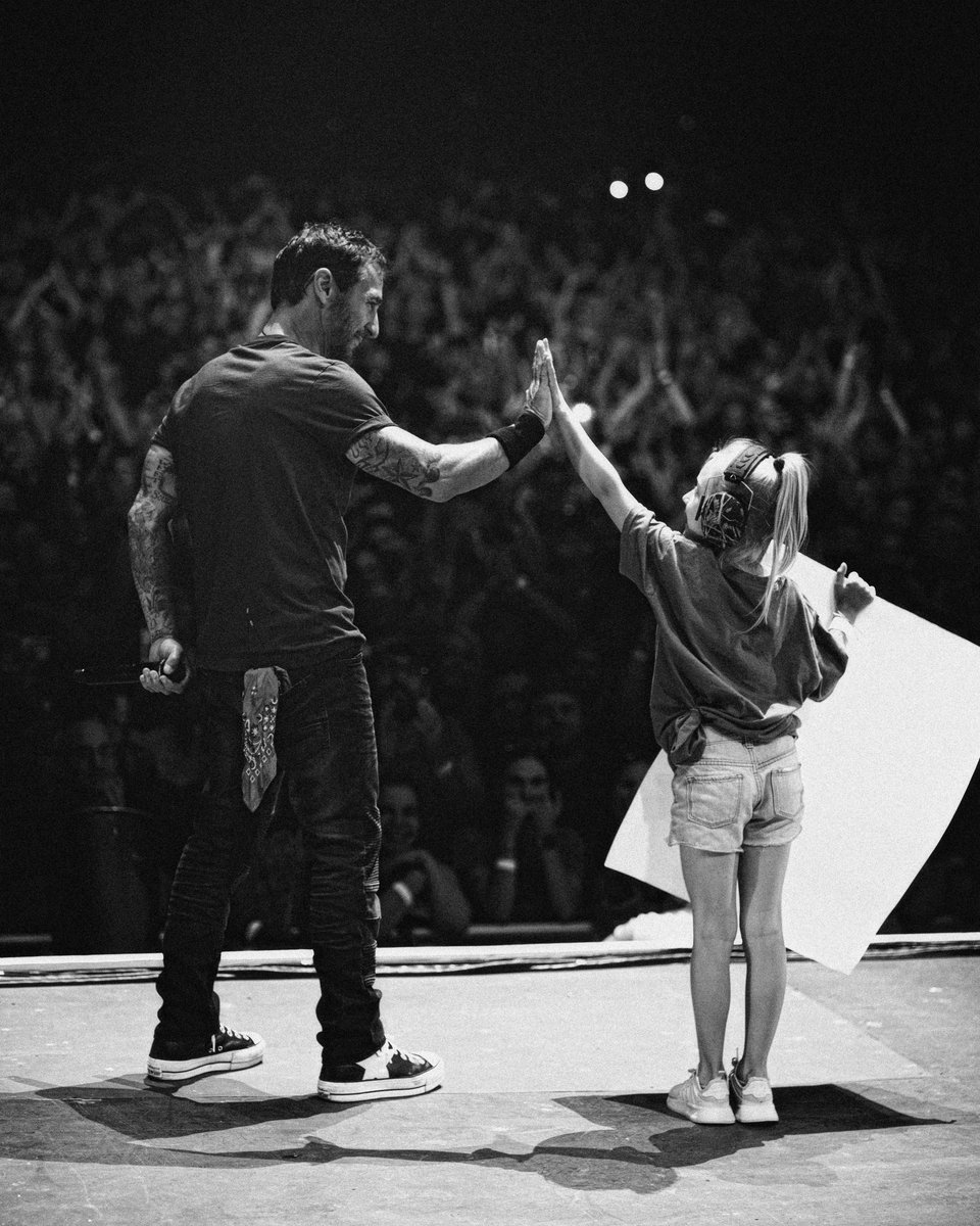It’s amazing to see our long time fans bringing their kids to the shows and experiencing the GIFT of LIVE MUSIC together. We continue to look forward to giving this new generation of fans an UNFORGETTABLE experience night after night! 

See you TONIGHT Toronto!! 

📷