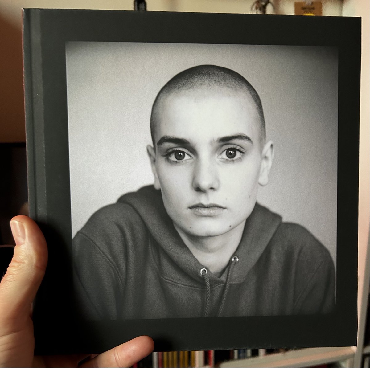 BootedGay71's tweet photo. I haven't flicked through this gorgeous book in years 

#SineadOConnor #48Book
#AndrewCatlin
#48Frames #120Film #Rolleiflex
#Photography 

The cover is simply stunning and photos 12 &amp; 21 are so beautiful. Sinead's smile and her eyes tell a million thoughts...so powerful 💔 https://t.co/wiCGMZpWnH