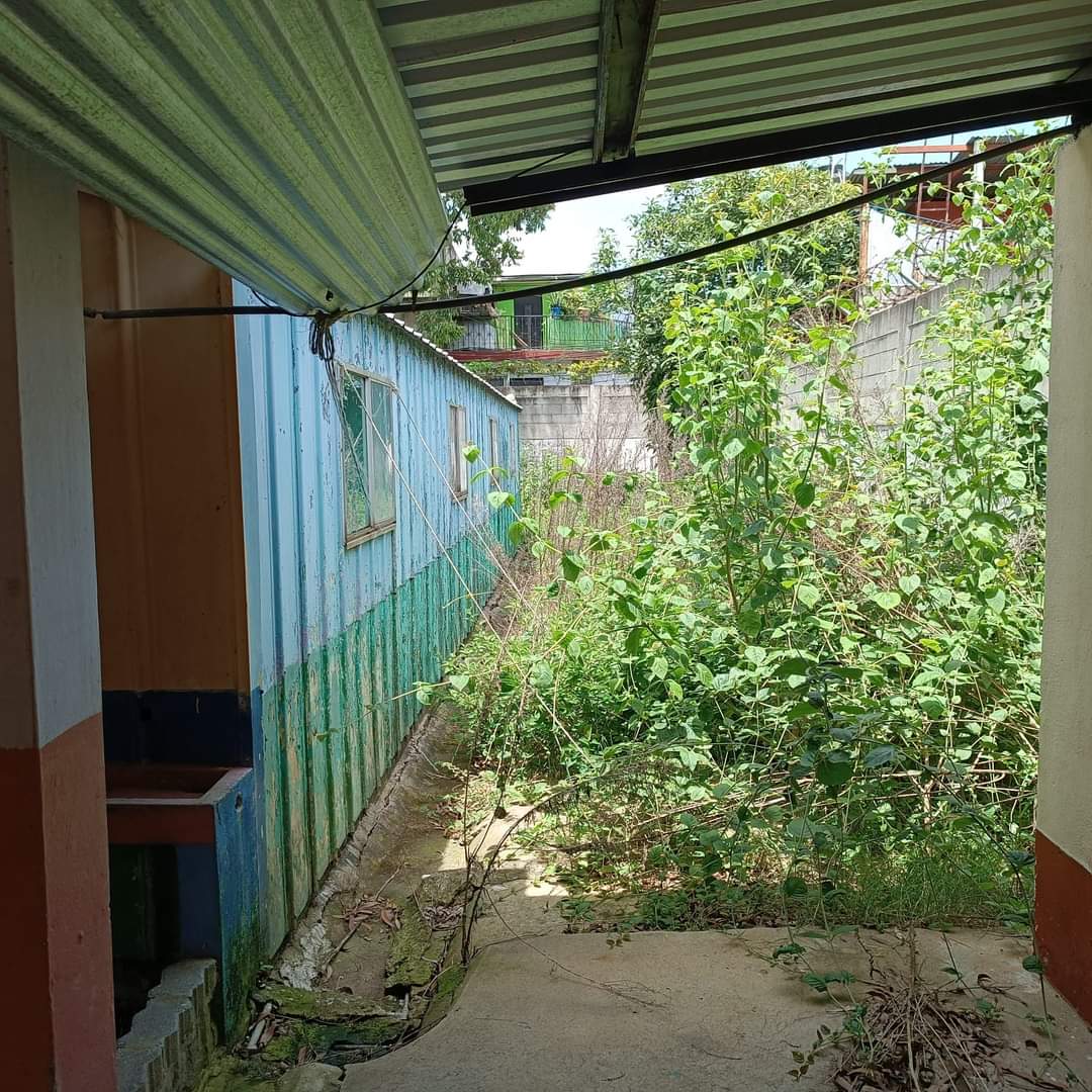 almdepalomo's tweet photo. Los padres exigen se busquen opciones para la atención a los niños mientras el edificio actual esté cerrado. Ya son dos años cerrado. #PactoDeTransparencia https://t.co/hbBroY73V0