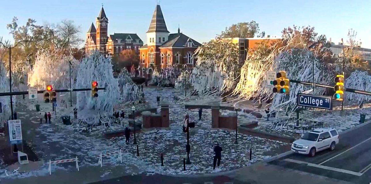 mobileauclub's tweet photo. It’s official! #toomerscorner is open and ready for full rolling! Family- you know what to do. #WarEagle BYOTP https://t.co/1L5DtWTkhQ