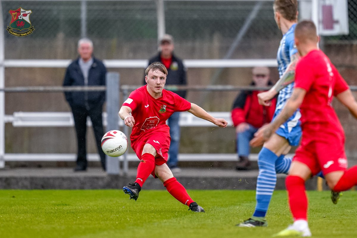 LlanelliReds's tweet photo. Double Delight for David Lyon 🦁🔴

#RedTown https://t.co/N6A8F16duD