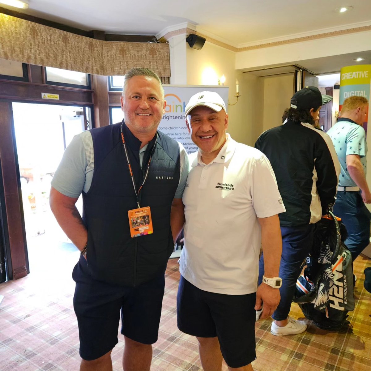 Senar1's tweet photo. Met some lovely people today. @BroadcastMoose @cgblackmore @JeanVandeVelde2 #garyshaw #ronatkinson @BritishPar3 @DGoughie @ManUtd https://t.co/0ijkn8fQSy