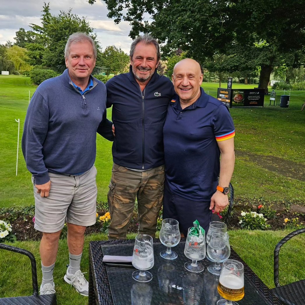 Senar1's tweet photo. Met some lovely people today. @BroadcastMoose @cgblackmore @JeanVandeVelde2 #garyshaw #ronatkinson @BritishPar3 @DGoughie @ManUtd https://t.co/0ijkn8fQSy