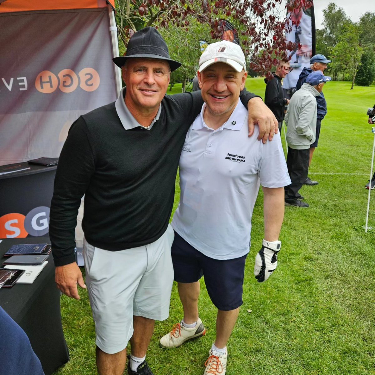 Senar1's tweet photo. Met some lovely people today. @BroadcastMoose @cgblackmore @JeanVandeVelde2 #garyshaw #ronatkinson @BritishPar3 @DGoughie @ManUtd https://t.co/0ijkn8fQSy