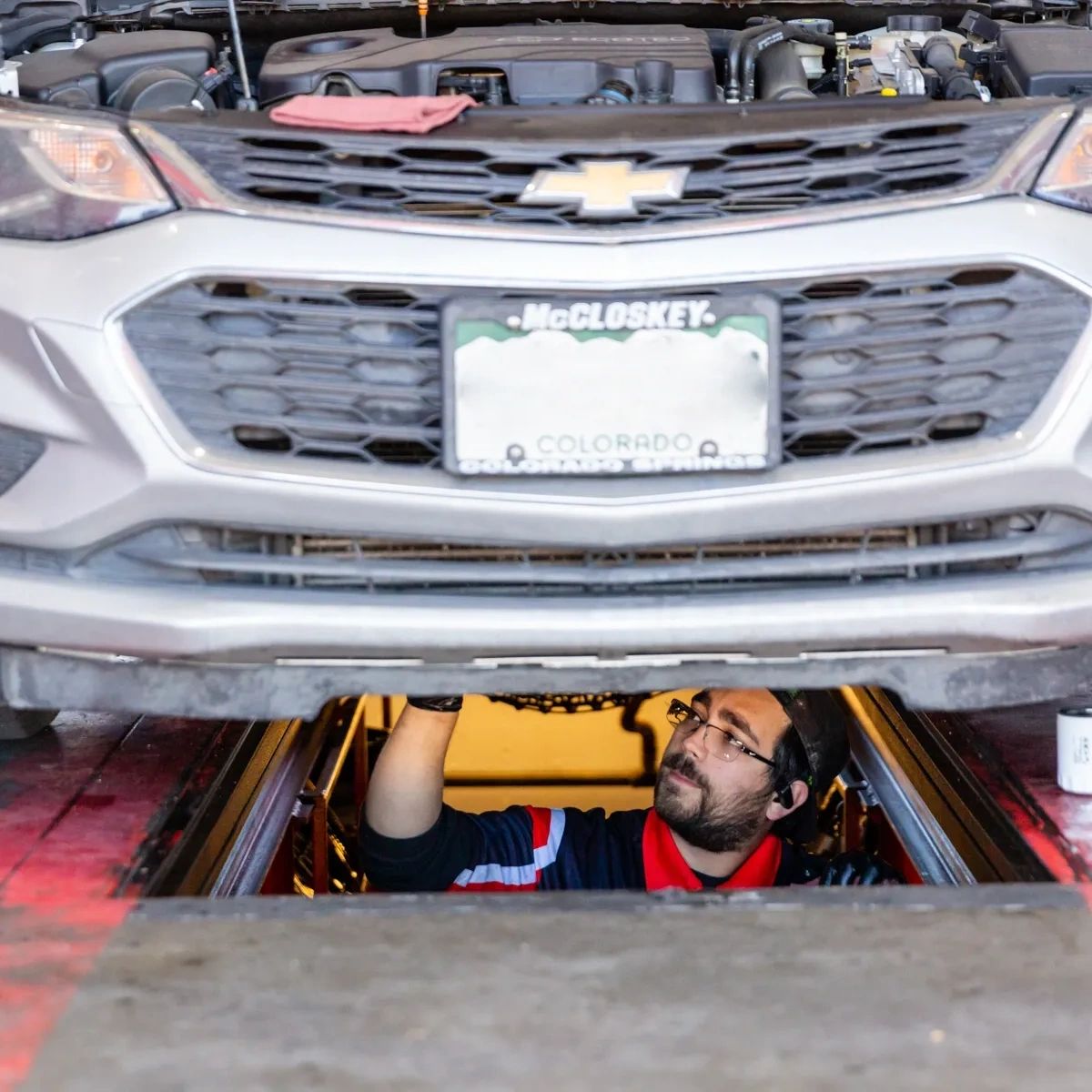 GreaseMonkeyCS's tweet photo. Did you know that the average car has over 30,000 parts? 🚗 That's a lot of moving pieces to keep in check! We're here to help with any car troubles you may face. #GreaseMonkey #OilChange #QuickLube #AutoService #ColoSprings https://t.co/DOLIfCbbxX