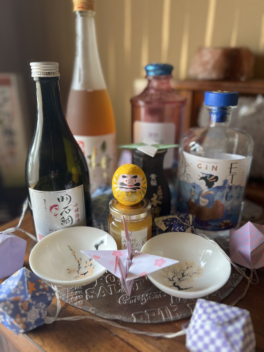 helenajbee's tweet photo. #Japan shrine is growing, lucky to have received a few authentic items from friends who’ve been over this year. Dave, a beekeeper I mentored, with a traditional good luck charm. Margaret brought a stunning plum wine &amp; oragami pieces from Miyajima Island. Can’t wait to go back 🇯🇵 https://t.co/vLllR3H0qY