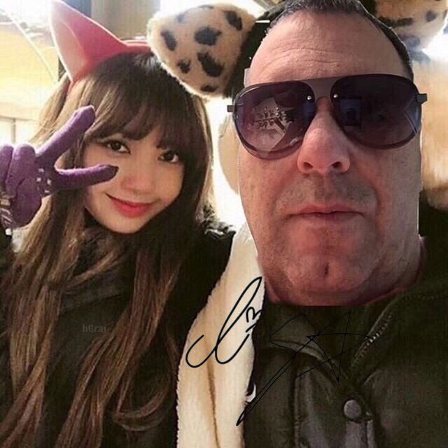 RtinUj's tweet photo. Hi Lisa it’s me bill look u auto this edit lol https://t.co/NnHjvPfyf6
