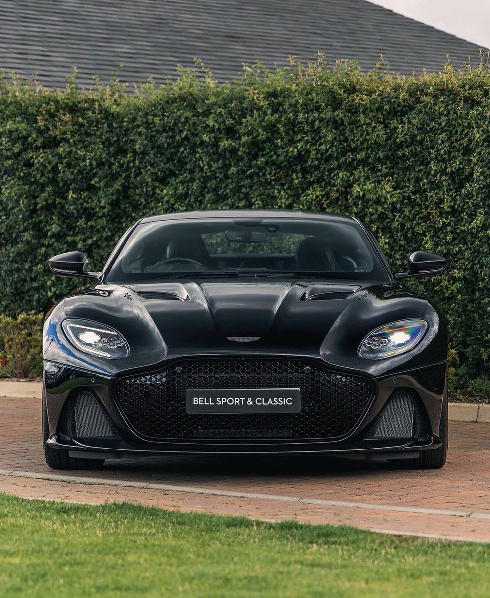 LuxuryCars365's tweet photo. Aston Martin DBS Superleggera 🌿 https://t.co/6AJrvqplW4
