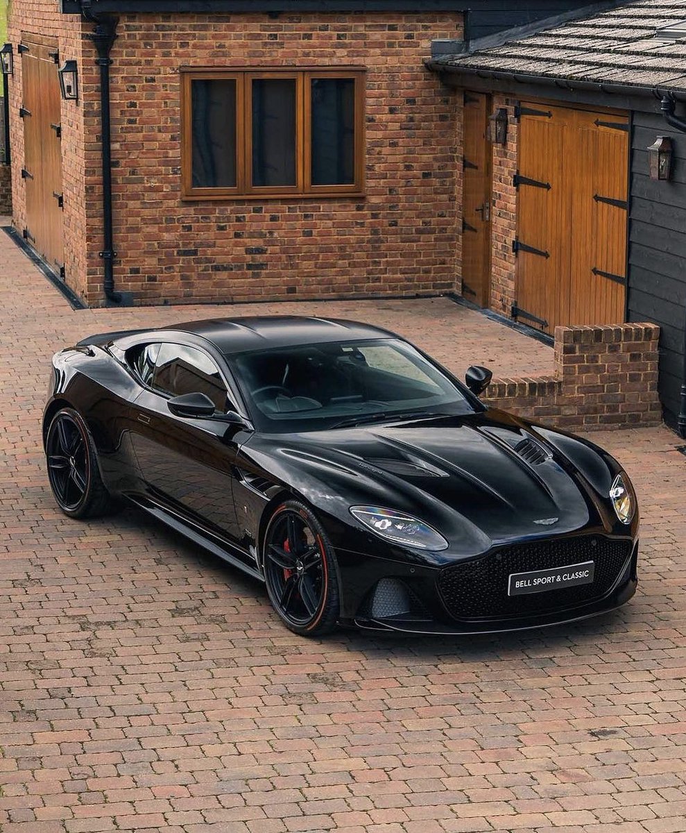 LuxuryCars365's tweet photo. Aston Martin DBS Superleggera 🌿 https://t.co/6AJrvqplW4
