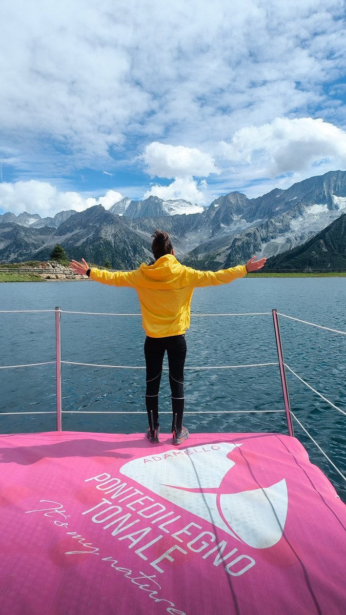 Walking in paradise in the middle of the lake

#NFTCommunity #NFTs #nftphotography #NFTart