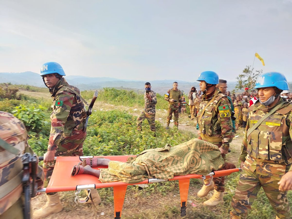 MONUSCO's tweet photo. La #MONUSCO a évacué ce 8/8 deux civils, dont 1 femme et 1 fillette, blessées lors d'une attaque de la milice Codeco à #Largu (Ituri).
Ces rescapés ont été transportées par hélicoptère et acheminées à un hôpital à #Bunia.
Un 3e blessé est pris en charge à l'hôpital de #Drodro. https://t.co/T74g2vFeUd