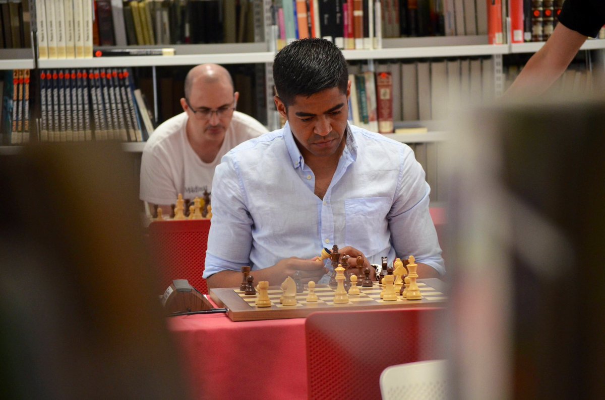 FIAExtremadura's tweet photo. ♟️🤯🫨🏆🧐

🆗 Continúa el II Cerrado Magistral FIA Extremadura

ℹ️ Mañana solo habrá una ronda https://t.co/VqqbD1uwTS