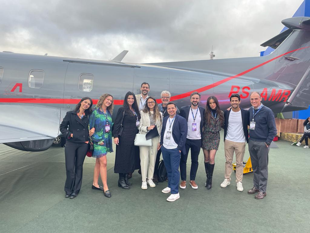 Zero_Summit's tweet photo. Equipe Zero Summit e @AmaroAviation. Juntos na Labace 2023. https://t.co/ErxH4C02tL