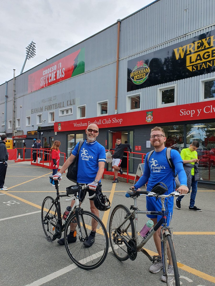 techguy276's tweet photo. @RMcElhenney cycling 52 miles from Wigan to Wrexham! Completely worth it! https://t.co/vGeUXBYTvA