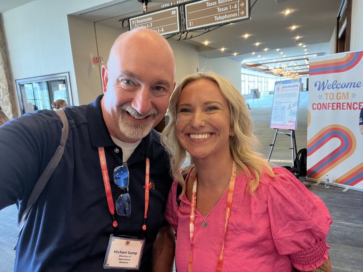 GumpMike's tweet photo. So good to see you ⁦@RoseLesney⁩. We just need to catch up more than just once per year. Come visit Chicago! #ChiliHeadLife ⁦@Chilis⁩ https://t.co/jpAGhz3ADM