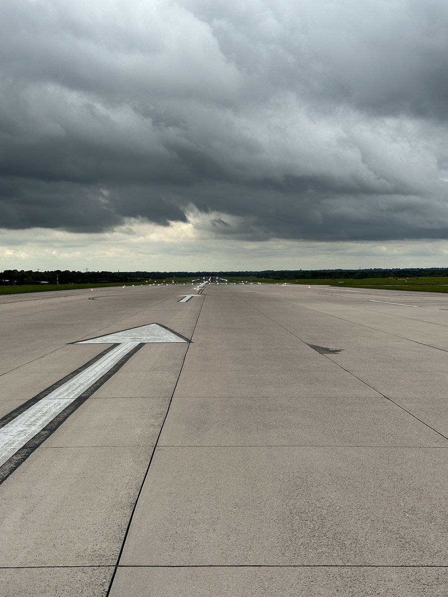 flightzilla's tweet image. Very lucky to get airside @manairport today with @maccosim and @FilbertFlies. Unbeknown to us, Simon Lowe was there to capture our ventures, seems people caught on pretty quick as to why we were there😂