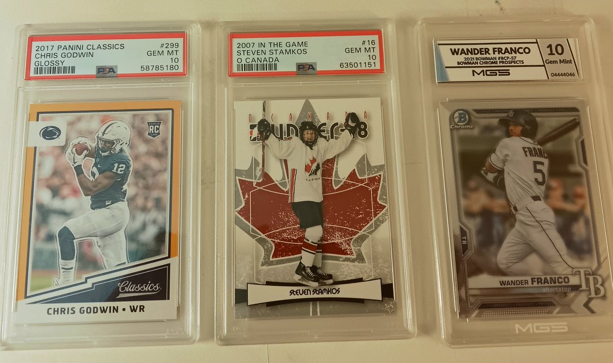 Chrispy0515's tweet photo. When it comes to Tampa Bay sports card collecting I don't mess around! #sportscards #LocalTeams @Buccaneers @TBLightning @RaysBaseball @CityofTampa @FanStreamJP @realrockriley @thechrismathis @PatDonovanRadio @Cory_Hays407 @Ruththetruthhh @jasmartinez76 @MillerHill101 https://t.co/fWsSmXQeWz
