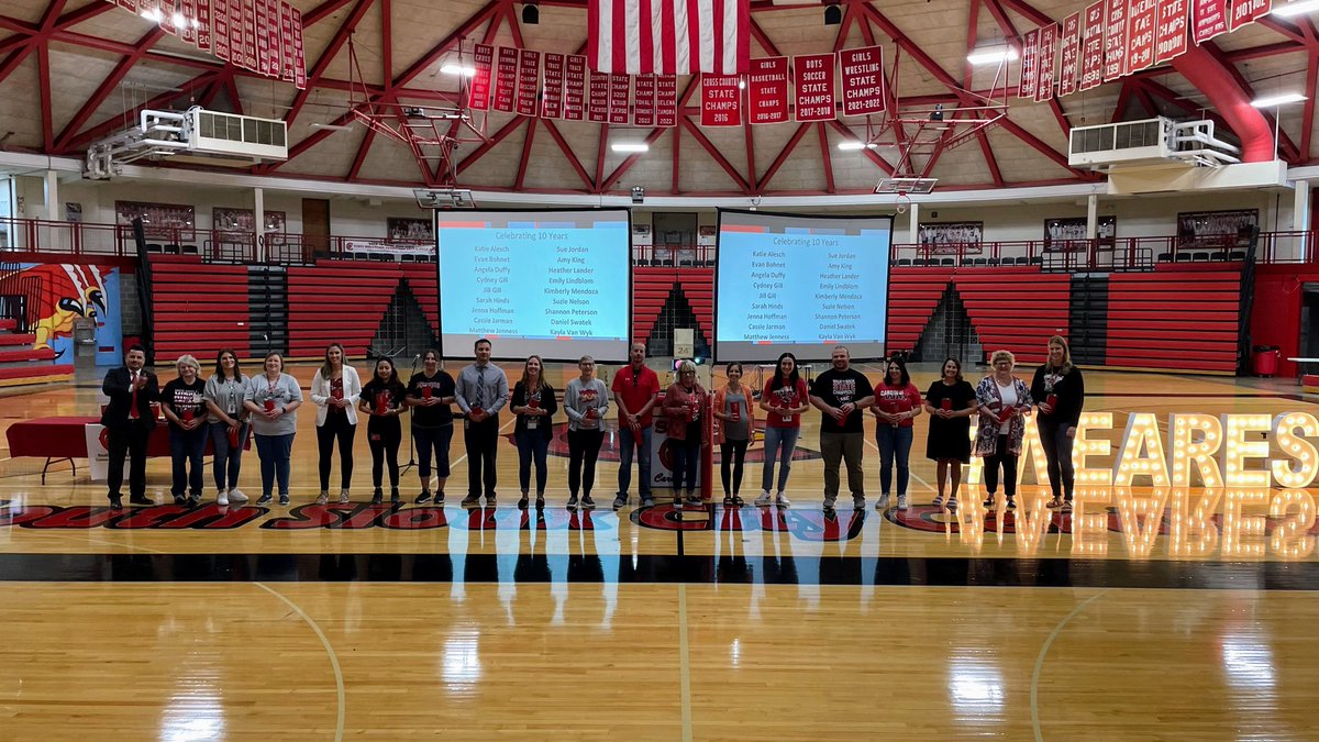 SSCcardinalNews's tweet photo. At our Welcome Back Assembly we celebrated our staff that have finished 10 and 20 years in the District!  Congratulations and thank you for making a difference for generations of SSC students!  #WeAreSSC #WelcomeBack #CardPride #GoCards #sscCARDS https://t.co/kGujMMMb1Y