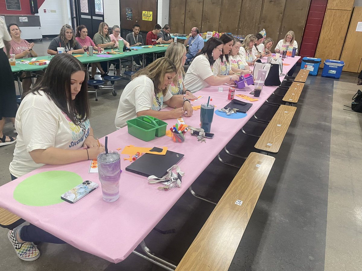 STheteach's tweet photo. Welcome back @BeebeElementary teachers!
We “splashed” into the 23-24 school year today! We are looking forward to a terrific colorful year! Be a Splash of Color at BES! #BPRD #BBElem https://t.co/6xo99LYQai