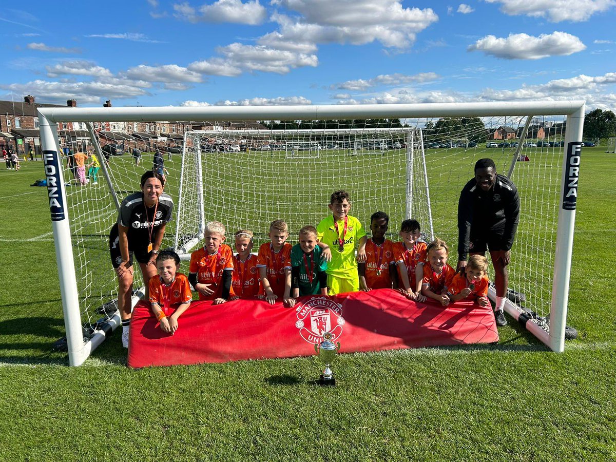 Always enjoy our experiences at Man Utd. Our new U9s enjoying their first of many today 🍊⚽️🎢