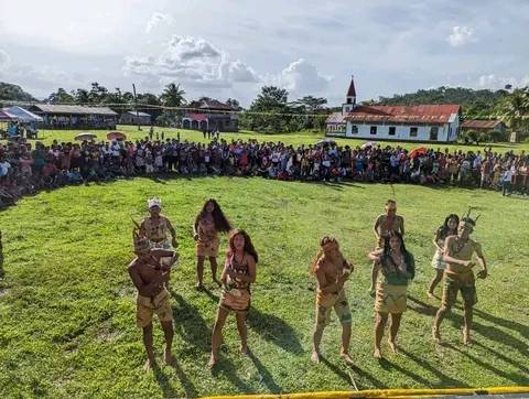 NMoskitiahn's tweet photo. INTERNACIONALES - NOTICIAS INDIGENAS
#NoticiasMuskitiaHn #Nicaragua
El pásado 4 de agosto se realizó, con un derroche cultural en la comunidad indígena #Mayagna de Fruta de pan del municipio de Rosita en el Caribe Norte, se llevó e día internacional de los pueblos indígenas. https://t.co/D1PV5AG692
