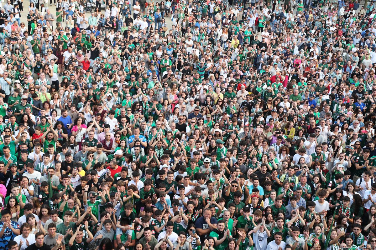 O día do record do <a href="/racingferrolsad/">Racing Club Ferrol</a> con 6085 aboados. Pero sobre todo, coa corrente de ir a A Malata a animar, a disfrutar, a vivir... e se se pode a gañar. 4023 son novas altas. Racinguistas "Hypermoti....vados"