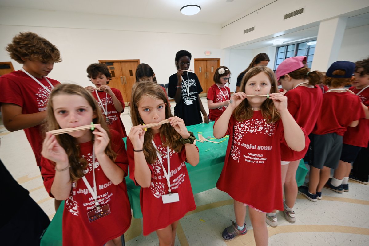 AsburyFirst's tweet photo. Day 2 of VBS: Make a Joyful Noise! The organ was the instrument of the day, and the children got to take a turn playing the Austin Organ in our sanctuary. They also learned how sound travels and made pan flutes and harmonicas. #makeajoyfulnoise #asburyfirstvbs https://t.co/gWj6OQCDHZ