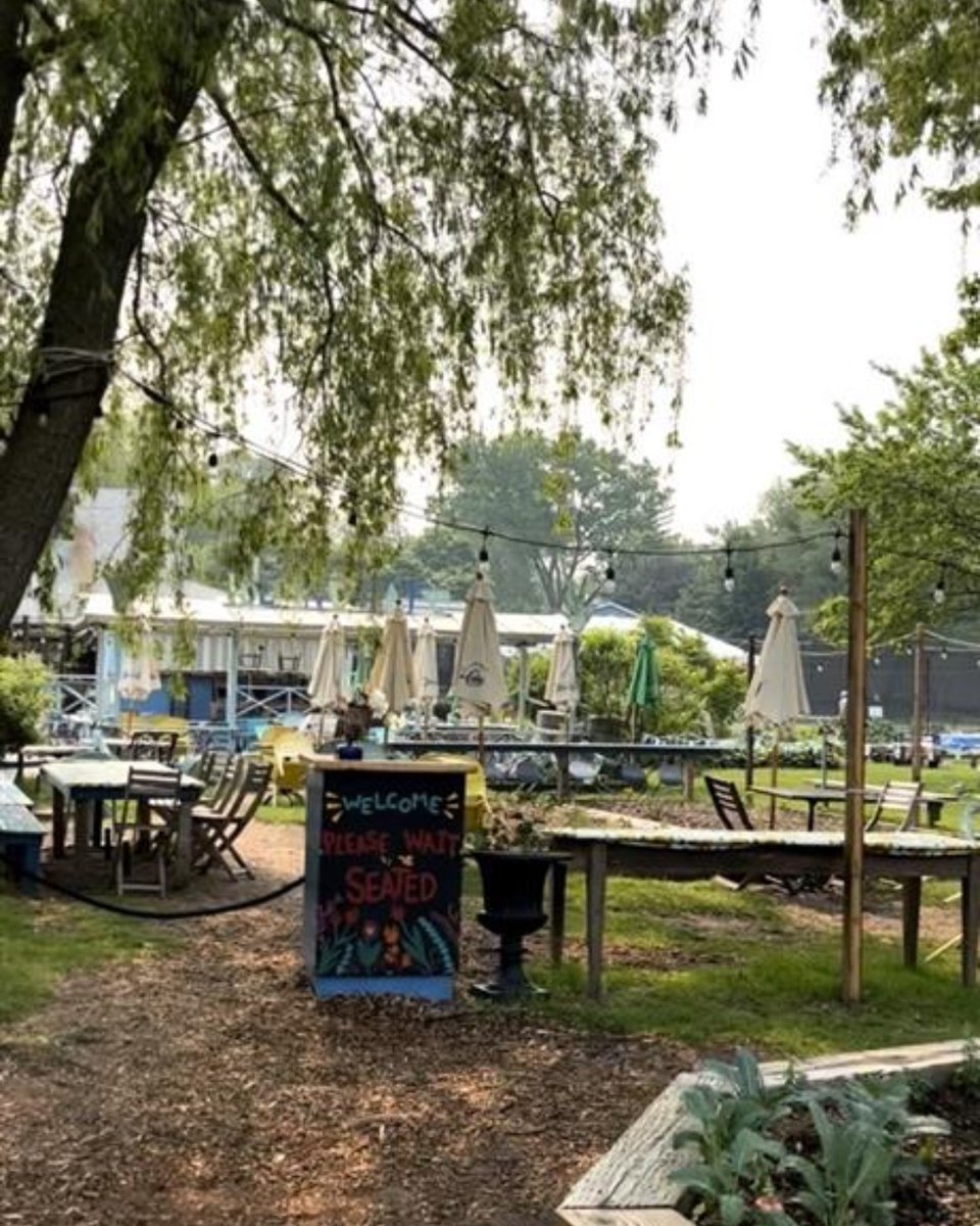 WaterfrontBIA's tweet image. Island Cafe is a little piece of paradise ☕ 🌻 🌴 Have you been this summer?!

#atthewaterfront #waterfronttoronto