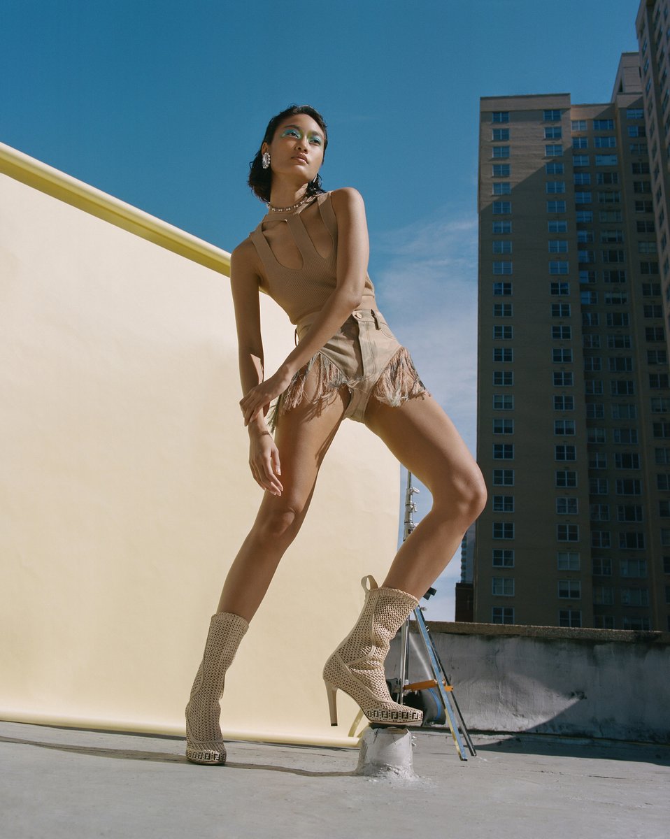 “Reflections”

Metamorphosis Issue 14

Photography by Damien Fry
Styling by Jorge Morales
Hair by Takuya Yamaguchi
Makeup by Kento Utsubo 
Model: Atikah Karim at One Management