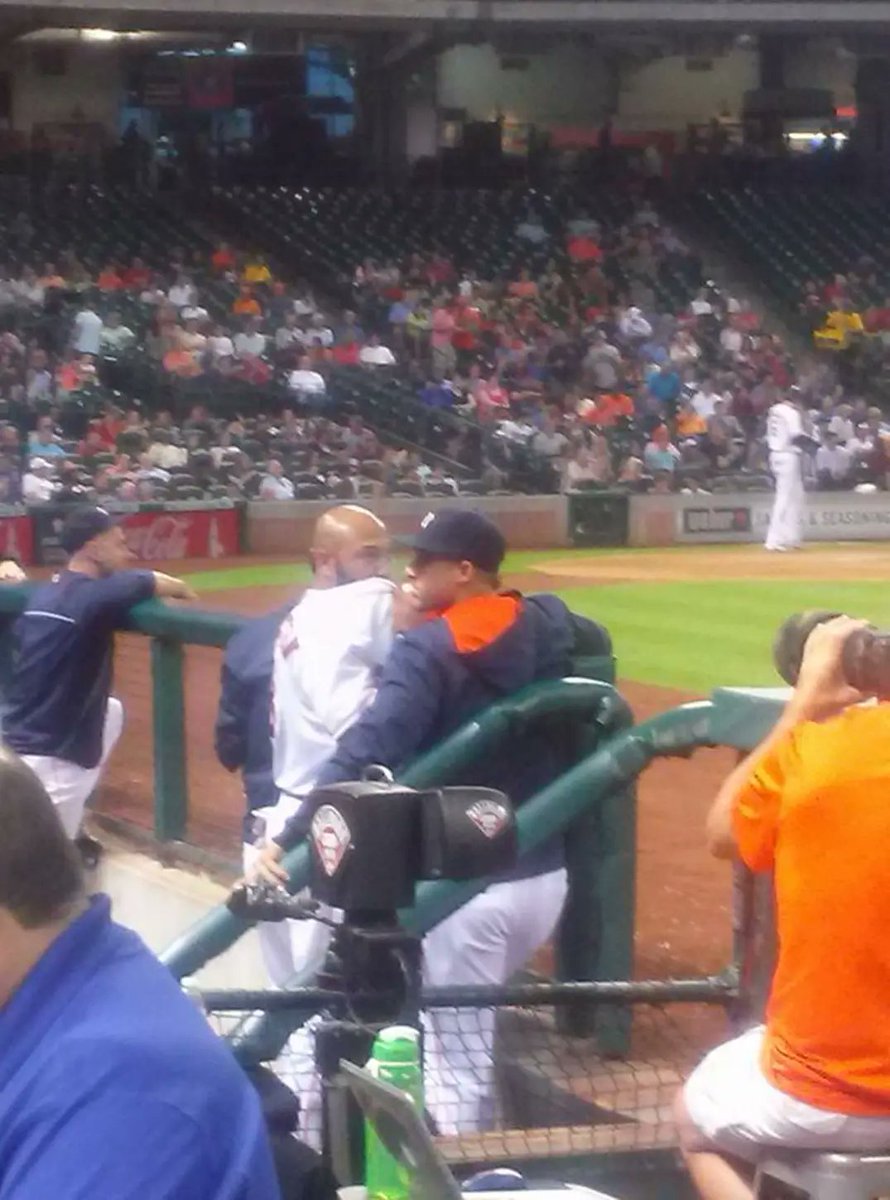 EdsonBaeza's tweet photo. @astros First pics of #JonSingleton in a #Houston #Astros uniform!  (But #GeorgeSpringer is definitely photoshopped in these). 🤘🏽😏 https://t.co/c9SLLtKun6