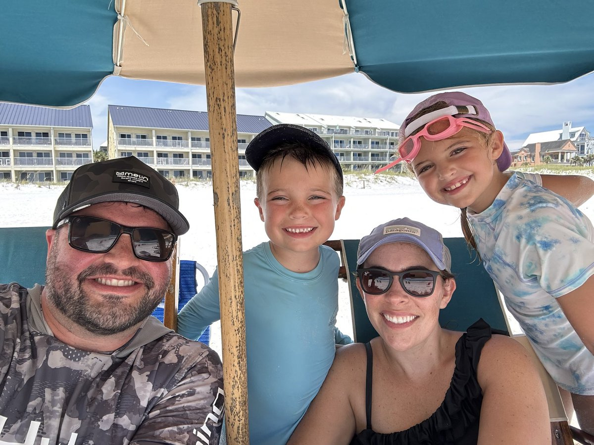 Frazier_Edwards's tweet photo. @EricPMusselman @Padres @RazorbackMBB @EricPMusselman #WPS My family is here now! We’ll help you call the Hogs from FL if you want!😂 https://t.co/h7PI5dnjRJ