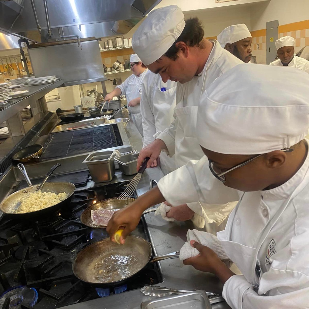 CIVChef's tweet image. Check out these talented future chefs in action! 🍽️🔥 They&apos;re mastering the art of cuisine in their Introduction to A La Carte (CAA140) course. They&apos;re adding their culinary magic to make some truly mouthwatering dishes! 🌊🐟✨

#AroundCampus #CulinaryArts #ThatChefLife