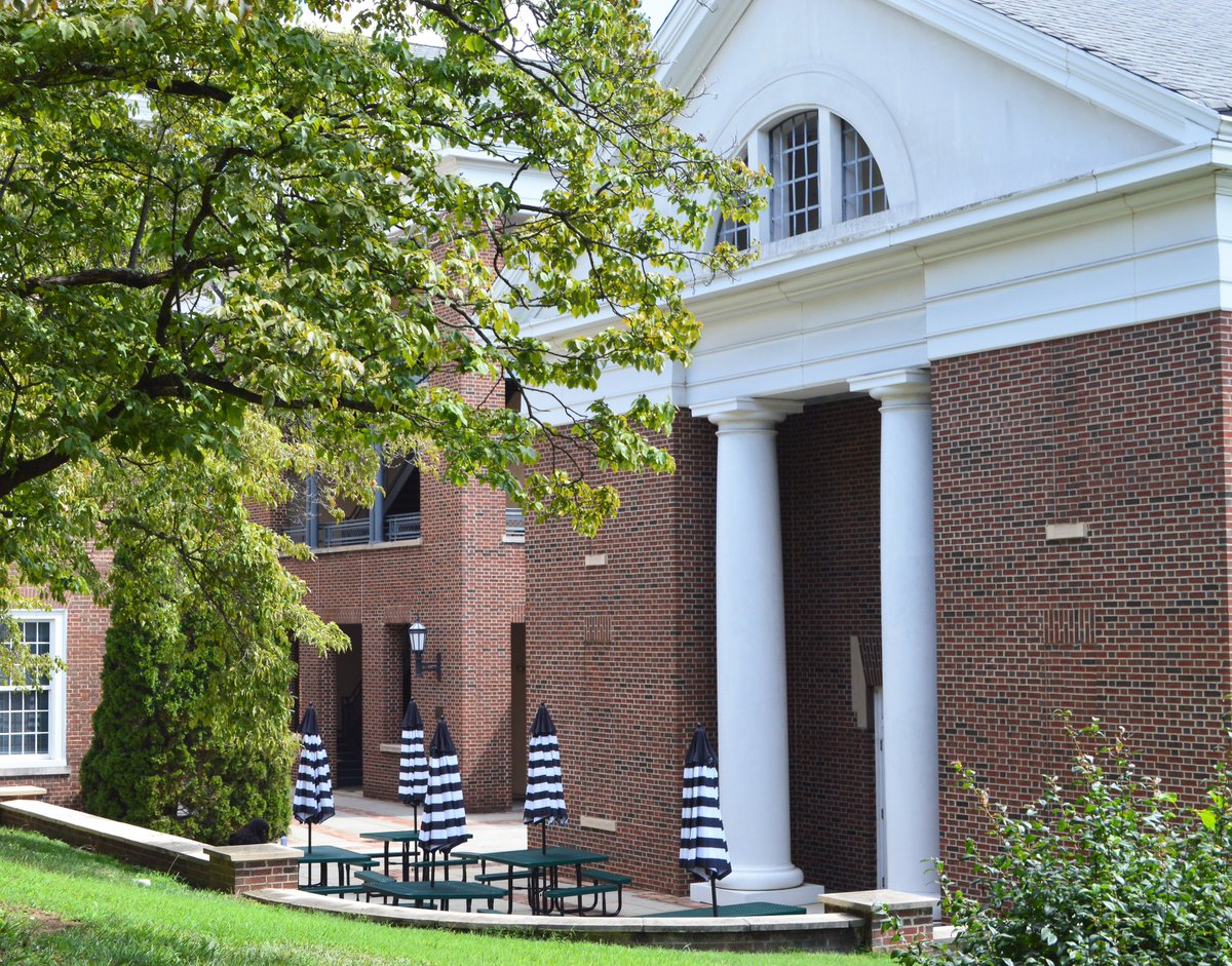 Gboro_College's tweet photo. Over the next few days, students will be on campus for the start of the fall semester, and we can't wait 😁

Students be sure to utilize all of the spaces at GC, especially the outdoor ones ⛲🌳🌞

Props to our Facilities Management Team, for always making campus look so good 👏 https://t.co/G1odGJxLk0