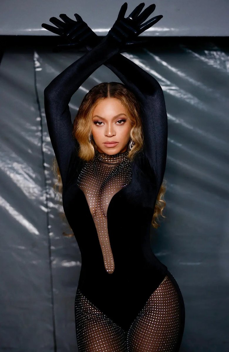 B7Album's tweet photo. Highest grossing individual tour dates for a female artist in history: 

#1. Beyoncé - $16.5M
#2. Beyoncé - $16.5M
#3. Beyoncé - $15.05M
#4. Beyoncé - $15.05M
#5. Beyoncé - $13.801M
#6. Madonna - $12.148M
#7. Beyoncé - $11.976M

#RENAISSANCEWorldTour https://t.co/4wtDB1DEzE