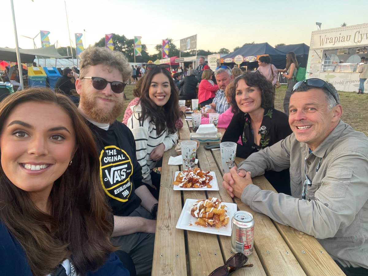 Day two on the Maes done ✅ for team Wales Today 🏴󠁧󠁢󠁷󠁬󠁳󠁿📺 <a href="/SabrinaJayneLee/">Sabrina Lee</a> @JenVaughanJones <a href="/BBCWalesNews/">BBC Wales News</a>