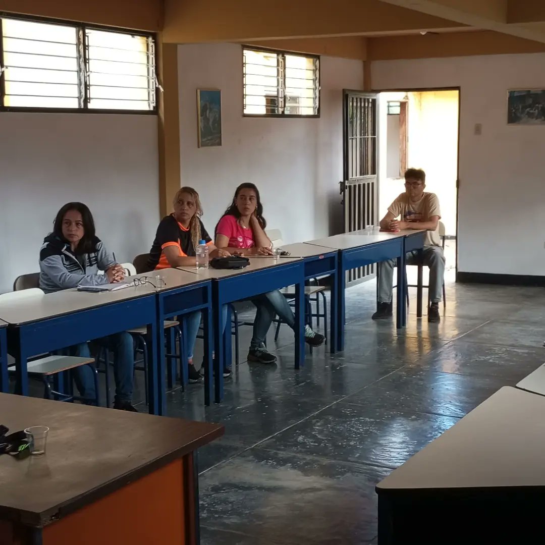 PsuvOrgTa24's tweet photo. Reunión Ordinaria EPM #McpioFcodeMiranda @NicolasMaduro @dcabellor @FreddyBernal @JorgeMenesesFFM #ChavezVive https://t.co/jypQaUTown