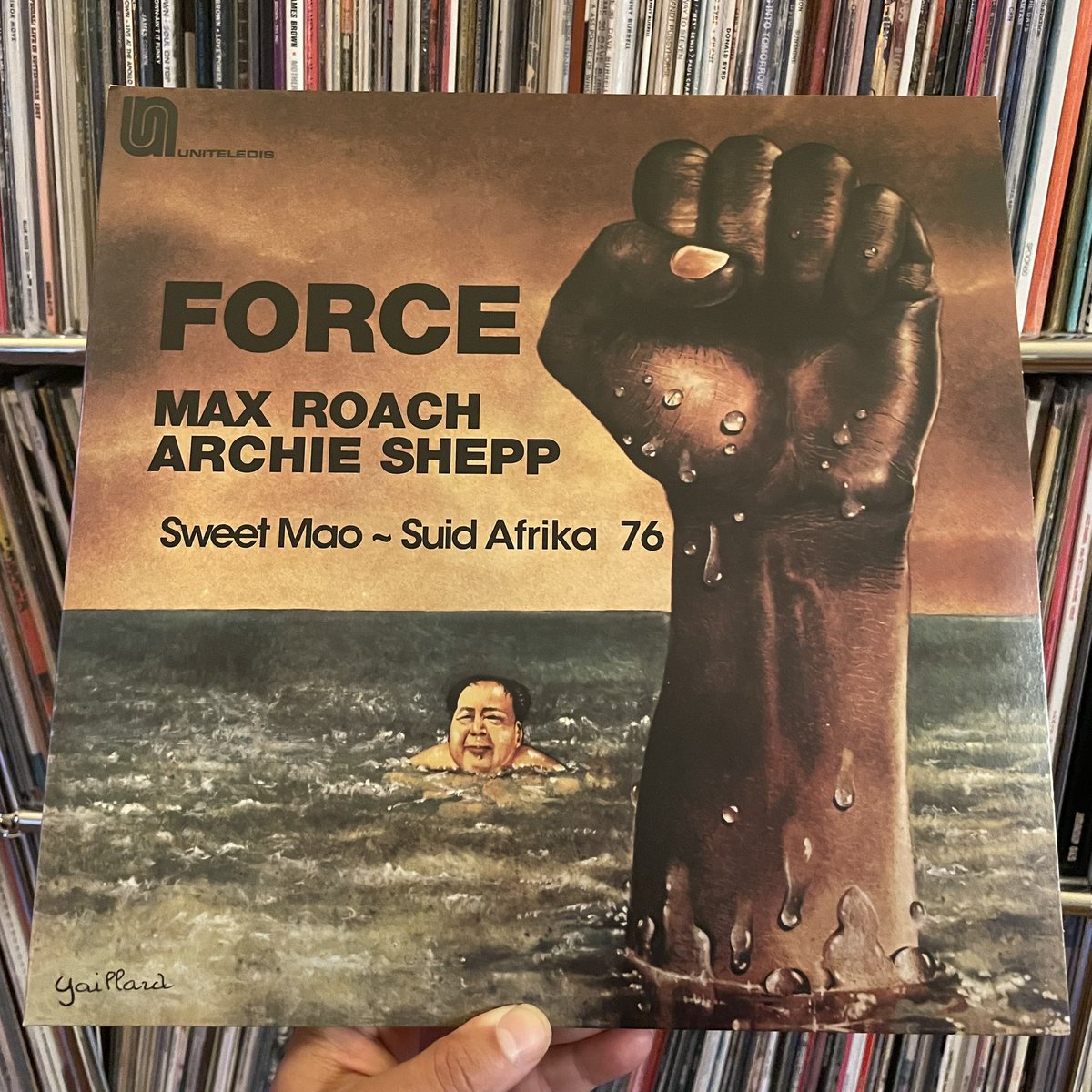#NowPlaying Max Roach & Archie Shepp - FORCE (LMLR, 2023).

Initially released in 1976 on the French Uniteledis label, this edition is the 2023 Record Store Day release.

I'm listening to only one record tonight ; might as well choose powerful music 🔥

#MaxRoach #ArchieShepp
