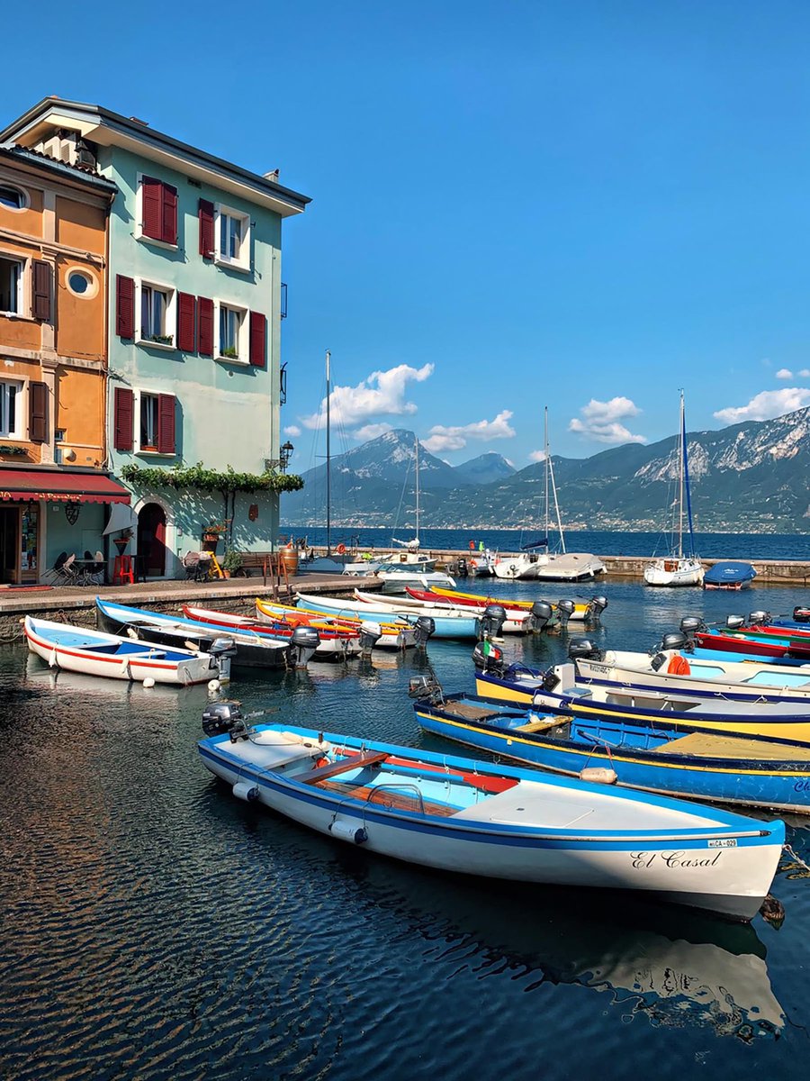 GardaOutdoors's tweet photo. Dalle sponde del lago ai 2200 metri del Monte Baldo, il comprensorio di #Brenzone sul Garda si estende in un’incredibile varietà di panorami, cultura, cibo e sport.
https://t.co/moc0KlZqo9 https://t.co/y5qKYfQCTX