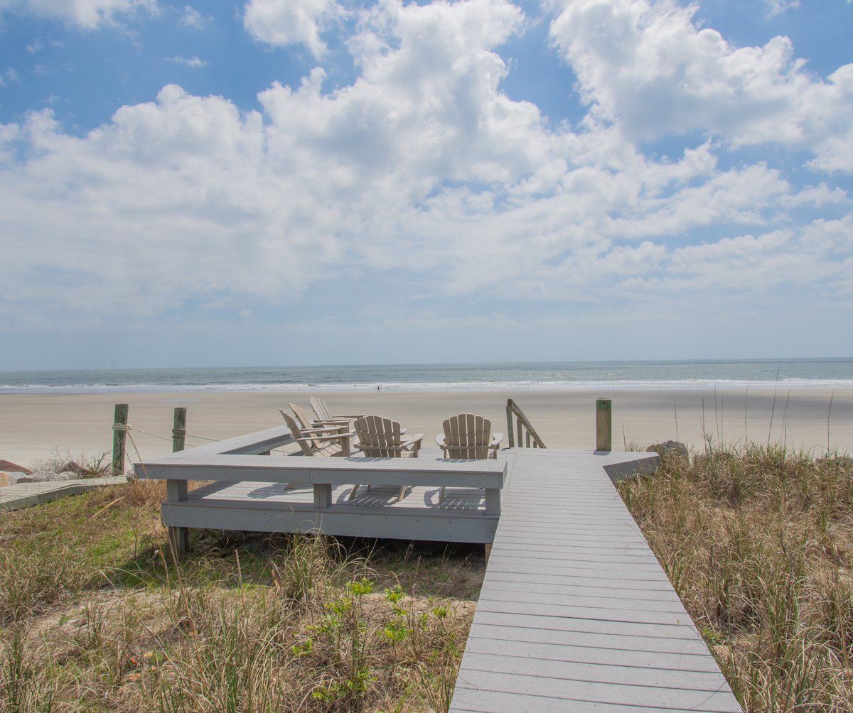 FrippIslandRsrt's tweet photo. Guess what? We're jumping for joy because we've been crowned one of the best fun-filled US islands for unforgettable family adventures by none other than USA Today! Click the 🔗 below to read more.

https://t.co/a3YzcDPauf 

#frippinit #frippislandresort #frippisland https://t.co/U18TFCNxAZ