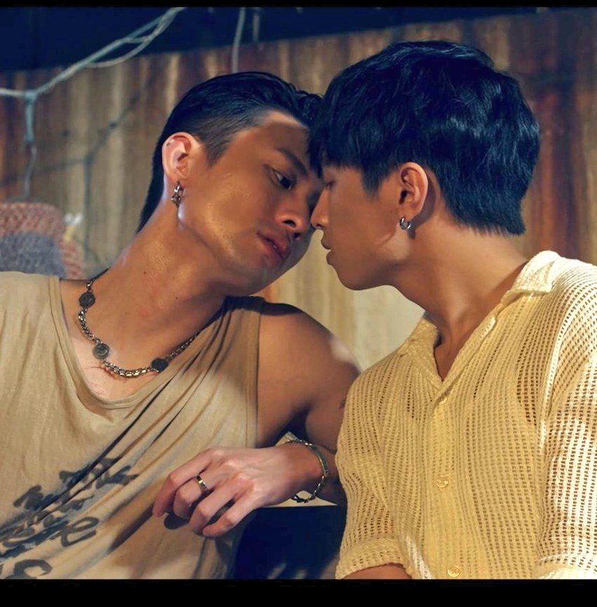 MeneghiniCosta's tweet photo. Tinha que ter o maldito telefone pra tocar na hora errada 💋
O Damien queimou a foto do ex e já queria beijar o Hyeden
#StayStillTheSeries #StayStill
#StayStillEp2 #JerLou
#jupiterentertainment https://t.co/t71kRk1j8Y