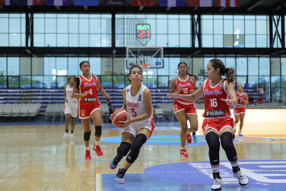 FePaBa's tweet photo. ¡Seguimos Guerreras! Se cayó 74-58 ante un dificil encuentro vs Puerto Rico 🇵🇷 en el último partido de la ronda de grupos del #CentrobasketU17, quedando Panamá con marca de 2-1.

El día de hoy jugaremos la semifinal ante México 🇲🇽 hora 7:30pm #VamosPaEncima #LaRojaSinMangas🔥🏀🇵🇦 https://t.co/VCAyZVmlOO