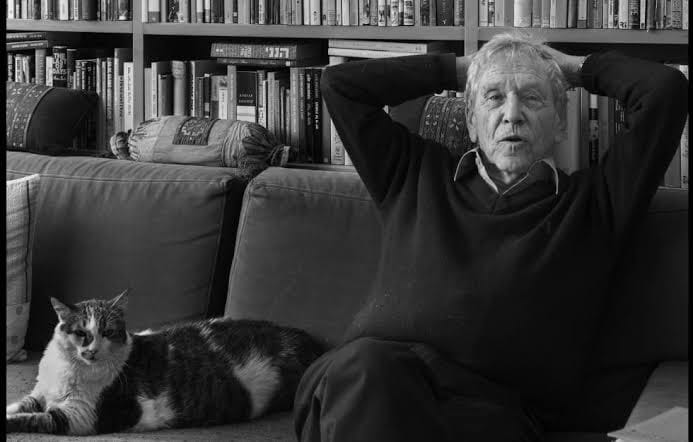 literlandweb1's tweet photo. "Un gato jamás se haría amigo de alguien incapaz de amarlo. Los gatos no se equivocan con las personas".
Amos Oz
📷A. Abbas https://t.co/34u9ILdrnc